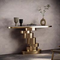 Meuble d'entrée de villa au design unique, console avec structure en acier inoxydable, table en marbre blanc