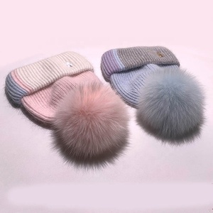 <span class=keywords><strong>Bonnet</strong></span> en tricot acrylique angora de luxe de qualité supérieure avec <span class=keywords><strong>pompon</strong></span> <span class=keywords><strong>amovible</strong></span> en vraie fourrure de renard véritable et manchette rayée - Product Image 1