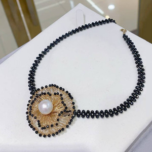 Collar Tejido a Mano en Oro de 14K, Perla Edison de Alto Brillo de 11-12mm con Espinela Negra, Cadena de Cuello Elegante para Mujer - Product Image 3