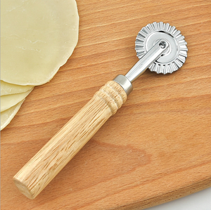 Jeu de timbres pour raviolis Moule à timbres pour fabricant de raviolis avec manche en bois et jeu de timbres cannelés pour raviolis - Product Image 3