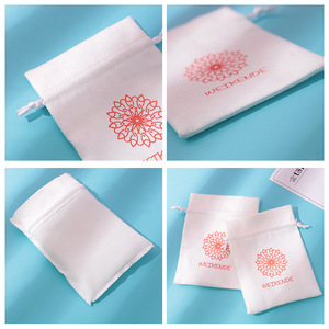 Bolsas de Franela para Guardar Joyas, Blancas, con Logotipo Personalizable, Rectangulares de 8x10cm y 15x20cm, Embalaje Interior para Regalos y Papelería - Product Image 4