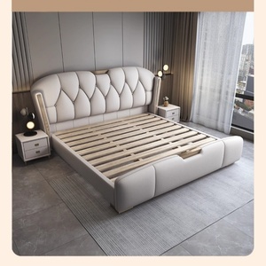 Letto Moderno di Lusso Personalizzabile, Matrimoniale/King-Size, Imbottito in Vera Pelle, con Base in Legno di Pino Massiccio e Contenitore in Schiuma - Product Image 6