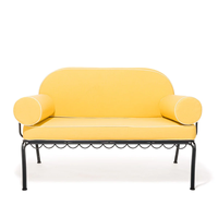 Canapé d'extérieur trois places à festons de style français moderne, banc de bistrot rayé pour jardin, structure métallique, coussins imperméables à séchage rapide