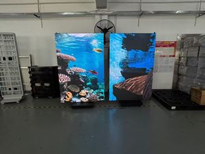 Écran LED intérieur triple pliage P2.5 4K 120Hz avec CMS intégré, fixation murale pour salle d'exposition - Product Image 1