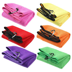 Serviette de nettoyage de balles de golf en microfibre à motif imprimé, prix d'usine, avec logo personnalisé et clips - Product Image 3