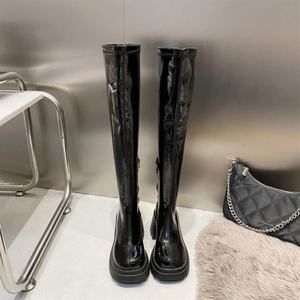 Nouveauté <span class=keywords><strong>Bottes</strong></span> d'hiver pour femmes en cuir <span class=keywords><strong>noir</strong></span> doux et épais, <span class=keywords><strong>bottes</strong></span> hautes à talon plat de style western avec fonction d'augmentation de la taille - Product Image 4