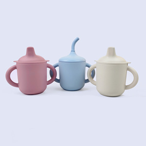 Gobelet d'apprentissage pour bébé en silicone souple, <span class=keywords><strong>personnalisable</strong></span> en gros, première étape - Product Image 3