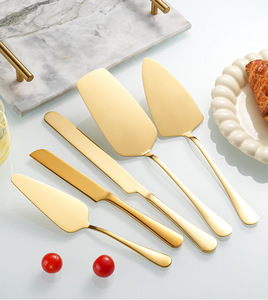 Pelle à gâteau en acier robuste pour manipuler les tourtes à viande lourdes et les gâteaux aux fruits denses - Product Image 4