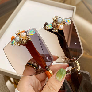 Pearl Diamond Gafas <span class=keywords><strong>de</strong></span> sol elegantes <span class=keywords><strong>de</strong></span> <span class=keywords><strong>moda</strong></span> <span class=keywords><strong>para</strong></span> <span class=keywords><strong>mujer</strong></span> Anti-UV <span class=keywords><strong>Cara</strong></span> <span class=keywords><strong>redonda</strong></span> <span class=keywords><strong>Cara</strong></span> grande <span class=keywords><strong>Lentes</strong></span> delgadas Protección UV400 óptima <span class=keywords><strong>para</strong></span> <span class=keywords><strong>mujer</strong></span> - Product Image 2