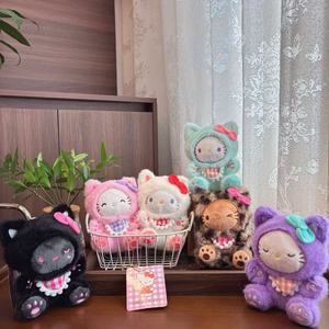 Al por mayor Nuevo Lindo Peluche de Gato Suave con Encanto, Colgante de Gato Hello Kitty y Llavero de Peluche KT - Product Image 1