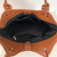 Sac à bandoulière en daim de haute qualité pour femme, nouveau design vintage, sac sous le bras, grande capacité, sac fourre-tout luxueux et tendance, été