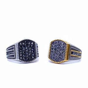 Bague en acier inoxydable bicolore plaquée or, sertie de diamants, style vintage rétro, vente en gros - Product Image 1