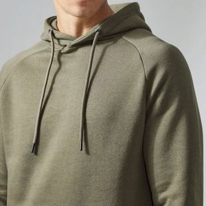 Conjunto de Sudadera con Capucha y Pantalones Cortos Casuales para Hombre, 100% Algodón Francés, Color Verde Oliva Invierno - Product Image 3