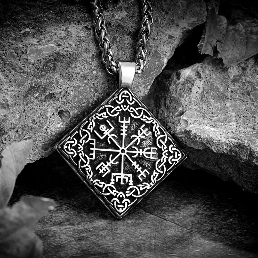 Collier pendentif en acier inoxydable 1