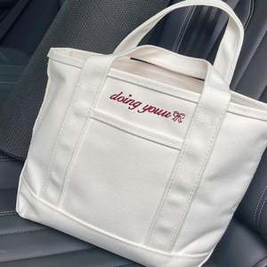 Bolsas de Tela de Algodón Orgánico Premium con Colores y Tamaños Personalizados, Impresión Serigráfica, Correa para el Hombro - Product Image 6