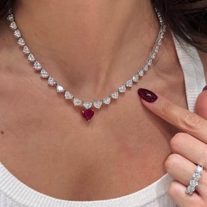 Collier ras-de-cou de luxe en or blanc 18 carats avec diamants en forme de cœur entier, collier éternité en diamants de laboratoire à taille cœur continue - Product Image 5