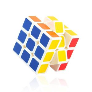 Cubo di Rubik 3x3 Xinhen con Rotazione Fluida a Molla, Angoli Arrotondati, per Competizioni di Velocità, Scatola Espositiva Verticale Monocolore per Giocattoli - Product Image 2