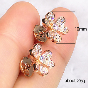 Orecchini a Perno con Fiori Vintage per Donne, Eleganti Accessori per Orecchie da Indossare Quotidianamente, per Outfit Casual e Regalo - Product Image 3