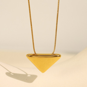 Collar con colgante triangular geométrico minimalista, cadena de aleación de zinc chapada en oro de 18k para mujer, joyería de moda XL330 - Product Image 2