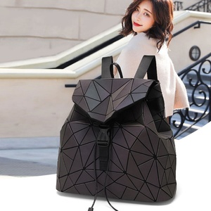 Boshiho - Mochila de Moda con Parches de Diamantes, Mochila Geométrica Luminosa para Mujer - Product Image 2