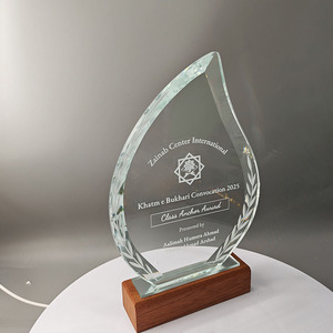 Trofeo de Cristal Cuadrado Transparente al por Mayor con Base de Madera, Placa de Vidrio para Grabado Láser <span class=keywords><strong>o</strong></span> Impresión UV - Product Image 5