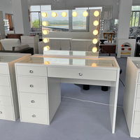 Meilleure Vente Coiffeuse Moderne Blanche à 5 Tiroirs avec Panneau Miroir LED, Mignonne Coiffeuse de Maquillage pour Chambre, Style Bois avec Rangement