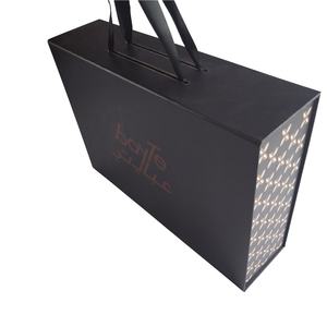 ความจุขนาดใหญ่ทําด้วยมือ<span class=keywords><strong>แบบ</strong></span>กําหนดเองพับกล่องปิดด้วยแม่เหล็กพร้อมเข็มขัดริบบิ้นสําหรับผลิตภัณฑ์สําหรับผู้ชาย - Product Image 2