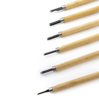 Kit de 12 outils de sculpture sur bois OEM avec manche en bois, comprenant un aiguiseur manuel et des ciseaux à bois pour la gravure et la sculpture
