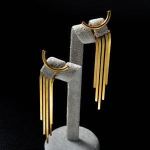 Boucles d'oreilles fantaisie de luxe en acier inoxydable plaqué or 18 carats, avec chaîne serpent plate, longue pampille et arc incurvé, style exagéré, vente en gros - Product Image 3