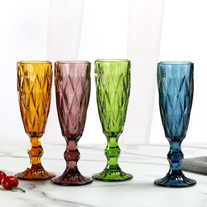 Gobelet à champagne en relief coloré <span class=keywords><strong>Verrerie</strong></span> <span class=keywords><strong>de</strong></span> style rétro Logo personnalisé Drinkware Cadeaux <span class=keywords><strong>de</strong></span> fête <span class=keywords><strong>de</strong></span> mariage avec des matériaux métalliques en plastique - Product Image 3