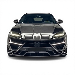 Kit carrosserie en fibre de carbone pour Lamborghini Urus : pare-chocs avant, jupes latérales, diffuseur, capot et passages de roues style Urus KEY - Product Image 1
