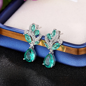 Eleganti orecchini pendenti corti da donna, accessori per l'orecchio semplici e alla moda per l'uso quotidiano - Product Image 4