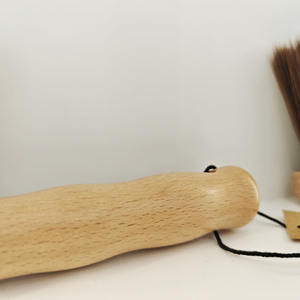 Brosse de nettoyage multifonctionnelle pour lit à usage domestique avec long manche <span class=keywords><strong>en</strong></span> <span class=keywords><strong>bois</strong></span> Poils de cryptage <span class=keywords><strong>en</strong></span> <span class=keywords><strong>bois</strong></span> <span class=keywords><strong>massif</strong></span> Style de conception à la main - Product Image 6