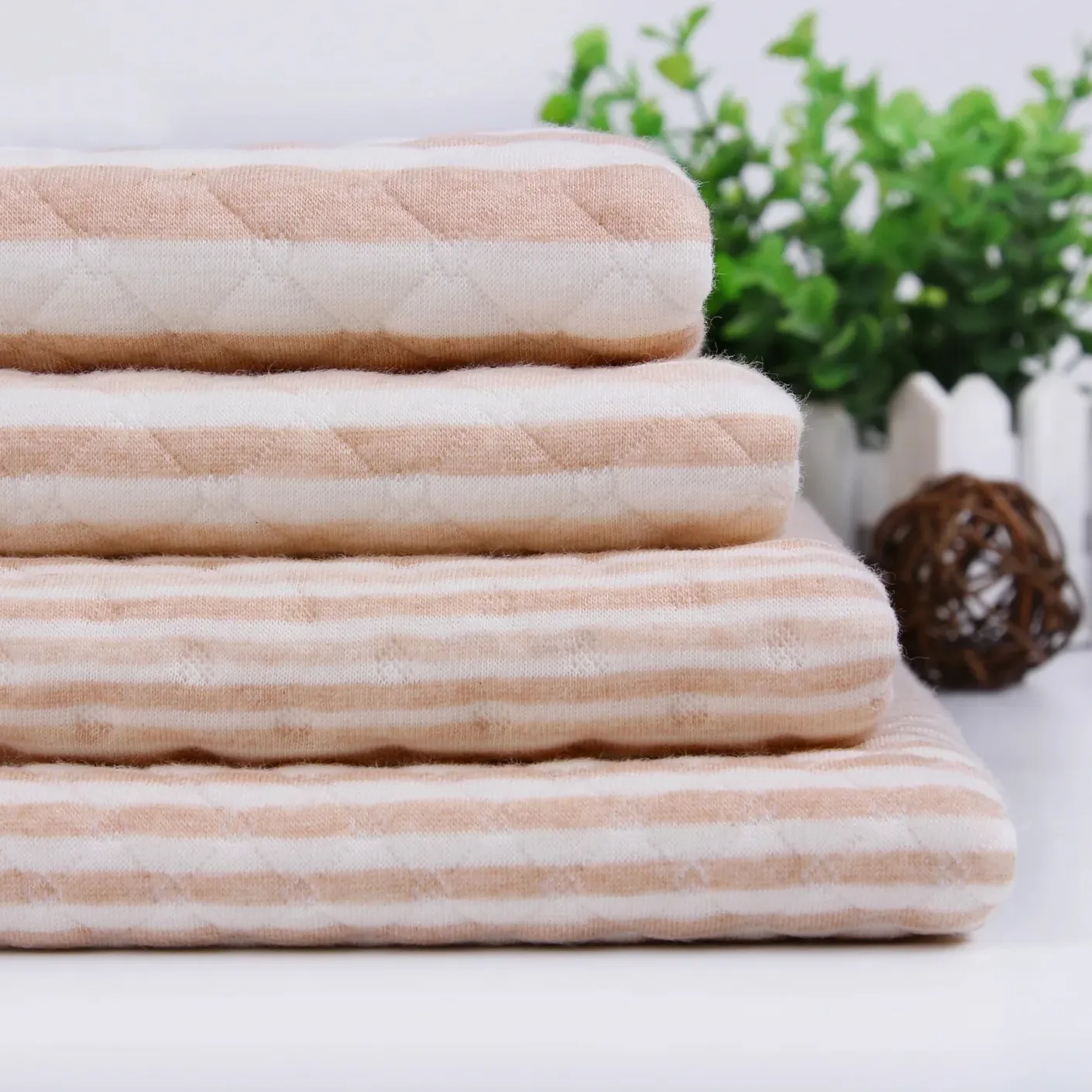 Nhà Máy Bán Buôn Mềm 330gsm 160Cm Dệt Kim Sợi Ngang Chải Kỹ Hữu Cơ Bông Polyester Jacquard Vải Cho Bé Quần Áo Đan Jacquard