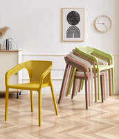 2023 Offres Spéciales extérieur meubles en plastique chaise de loisirs nordique simple creux fauteuil extérieur en plastique chaise de salle à manger