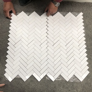 Mosaico de Mármol Blanco Cristalino con Diseño Moderno en Espiga de 10 mm para Paredes Interiores - Product Image 3