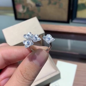 Bague en argent pur S925, nouveau style chinois, brodée en trois dimensions, avec un motif de fleur en boule brossée bleue, design unique pour femmes - Product Image 4