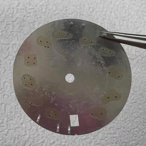 Reloj de Lujo con Esfera Plateada de 28.5mm, Patrón Solar, Números Árabes, Movimiento NH35, Material Metálico No Luminoso - Product Image 5