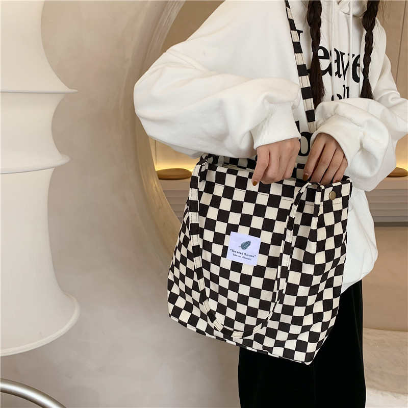 Venta al por mayor nuevo coreano Material del producto de moda OEM Kawaii reutilizable hombro de pana bolsa con bolsillo