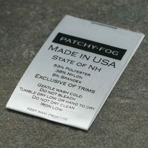 Étiquettes en taffetas imprimées personnalisées et durables de haute qualité pour les instructions d'entretien de lavage des vêtements et les solutions d'étiquettes d'identité de marque - Product Image 1