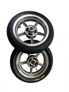 Neumáticos Kenda Negros de Repuesto para Motocicleta Tuttio, 195/65R15, Delanteros y Traseros - Product Image 1
