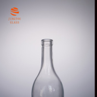 Bouteille de liqueur en verre transparente ronde classique de 500 ml, fond épais, bouteille en verre vide pour whisky, brandy, vodka, logo personnalisé, approvisionnement en gros