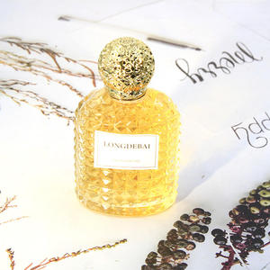 Botella de Perfume de Vidrio Transparente con Relieve Brillante, 50ml 100ml, Recargable, con Tapa de Spray Dorada/Plateada, en Oferta - Product Image 4