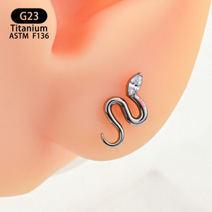 Clous d'oreilles en titane G23 en forme de serpent 10,5 mm avec zircon blanc pour piercing du cartilage - Product Image 2