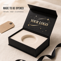 Boîte cadeau noire à rabat magnétique avec logo personnalisé, impression sur le couvercle intérieur et impression scintillante étoile dorée pour l'emballage de montres