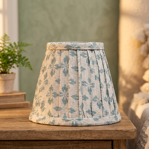 Pantalla de Lámpara de Lino con Diseño Floral Azul |   Pantalla de tela plisada hecha a mano para lámparas de mesa, de pie y colgantes - Product Image 2