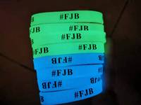 Bracelets en silicone phosphorescents personnalisés en gros, bracelets en caoutchouc lumineux motivants pour les concerts