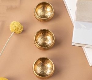 Mini bol chantant népalais en cuivre pour la vibration sonore, le yoga, la méditation, la pleine conscience, l'instrument de guérison, la décoration intérieure et l'ornement - Product Image 3
