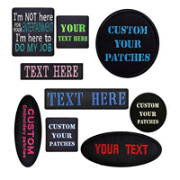 Parche de hebilla táctica personalizable con gancho y bucle en la parte posterior Varios parches bordados con nombre y formas de corazón del alfabeto
