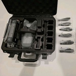 Drone infrarouge Matrice 4T avec capteur thermique 640x512 et image 1280x1024 pour la recherche et le sauvetage nocturnes, et l'inspection des lignes électriques - Product Image 6
